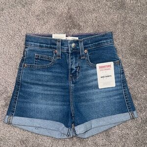 NWT girls Levi’s denim shorts
